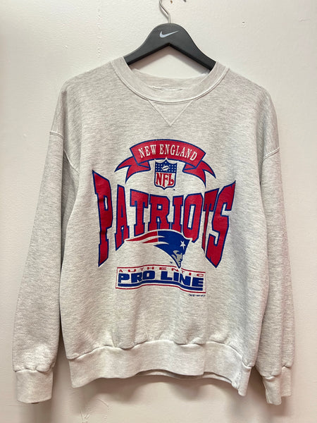 Vintage 1996 Patriots Sweatshirt  Sweatshirts, Patriots sweatshirt,  Sweatshirt tops